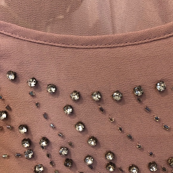 Sleeveless Blouse - Picture 2 of 4